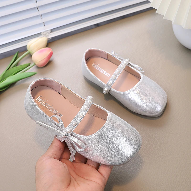 2023 New Soft Princess Shoes Silver Kids Fashion Mary Janes for Party Wedding Shows Versatile Bow Children Girls Shoes Pearls